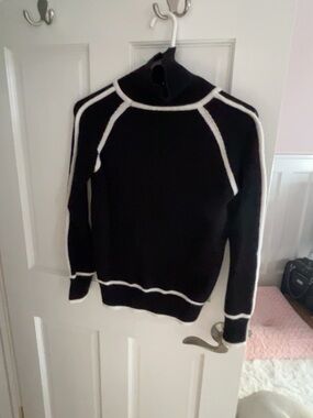 Black Contrast-Trim Turtleneck Sweater - Women